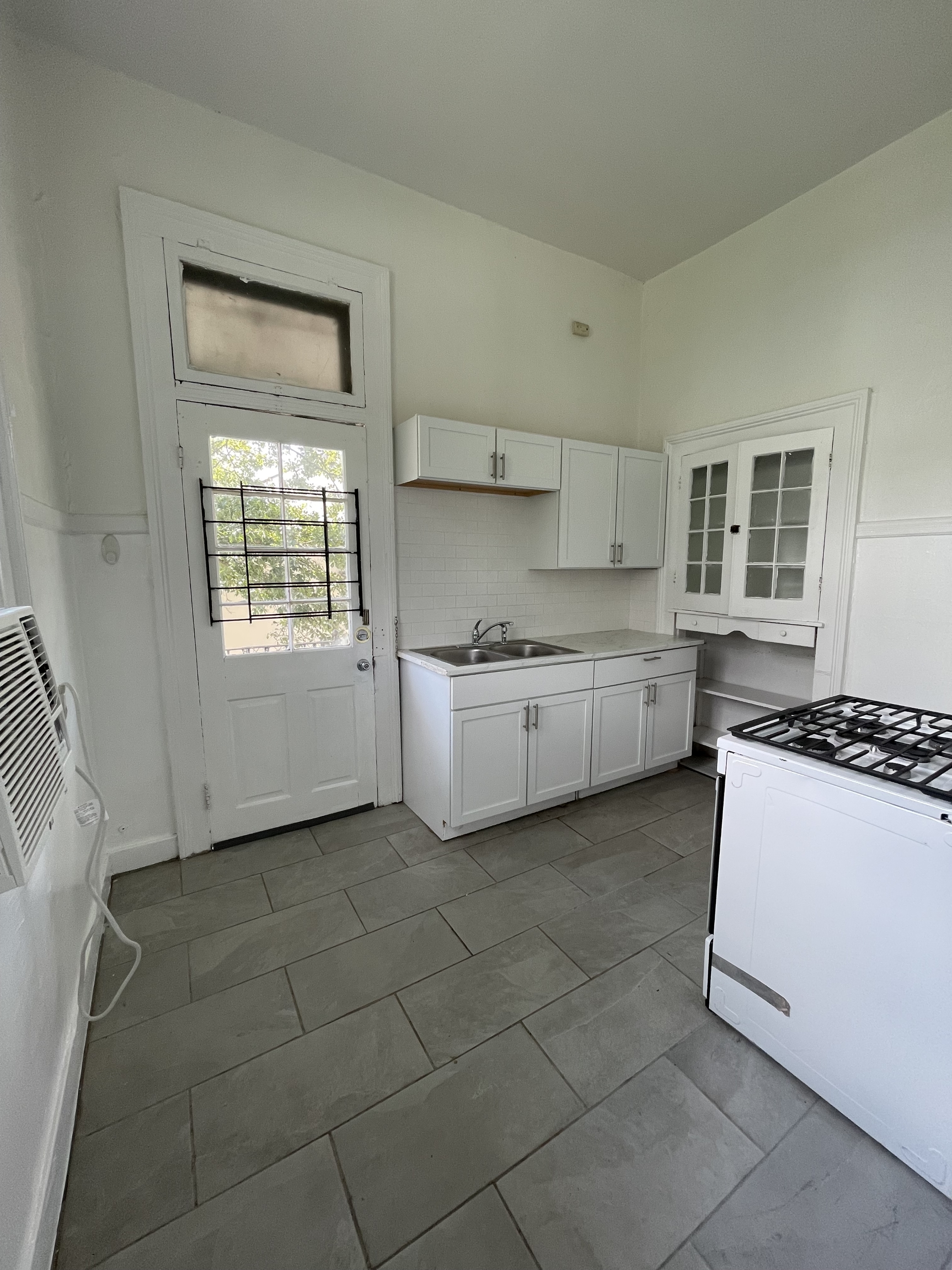 4018 Coliseum St Back Upper Left Unit