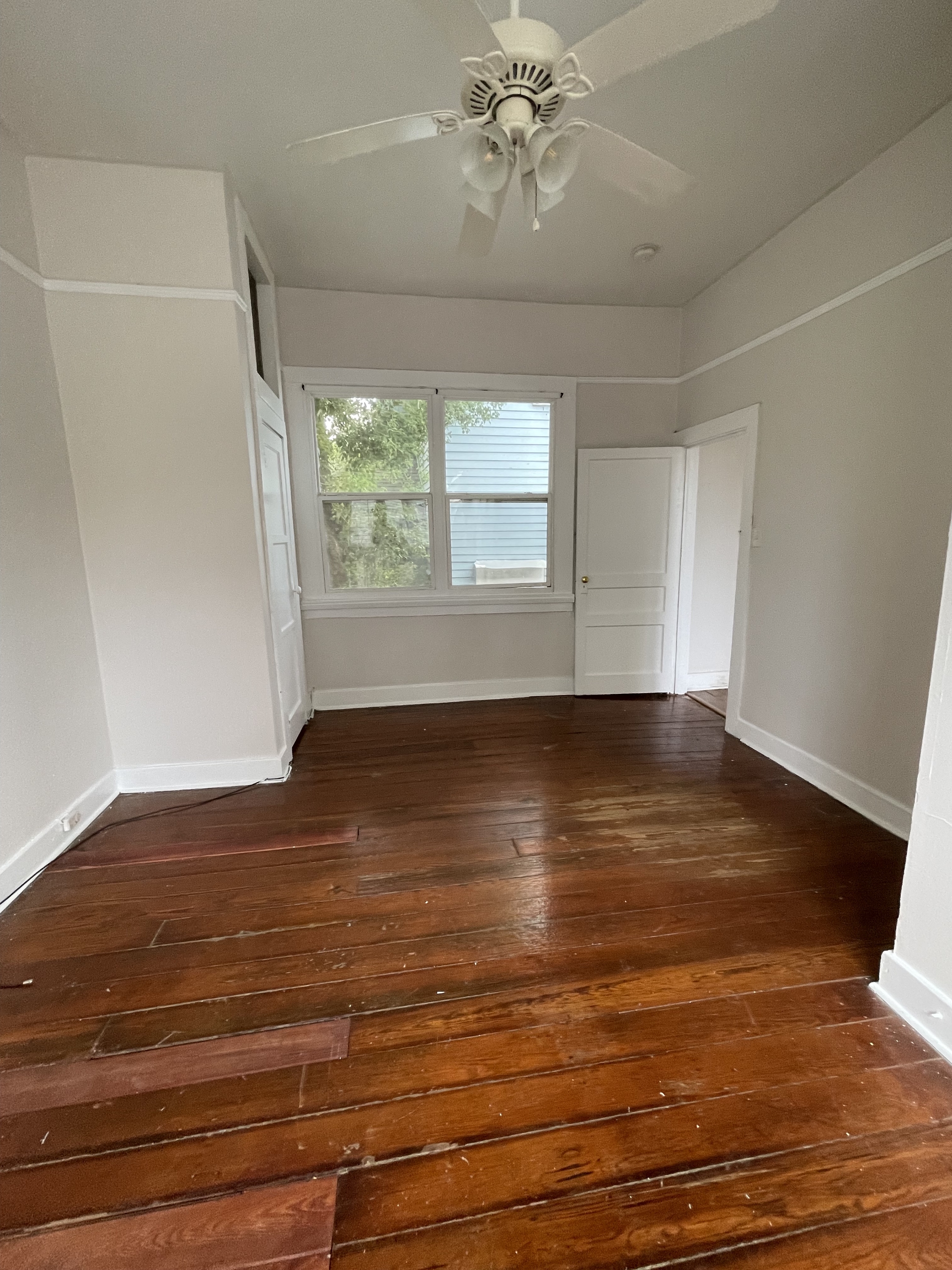 1915 Napoleon Ave Carriage House