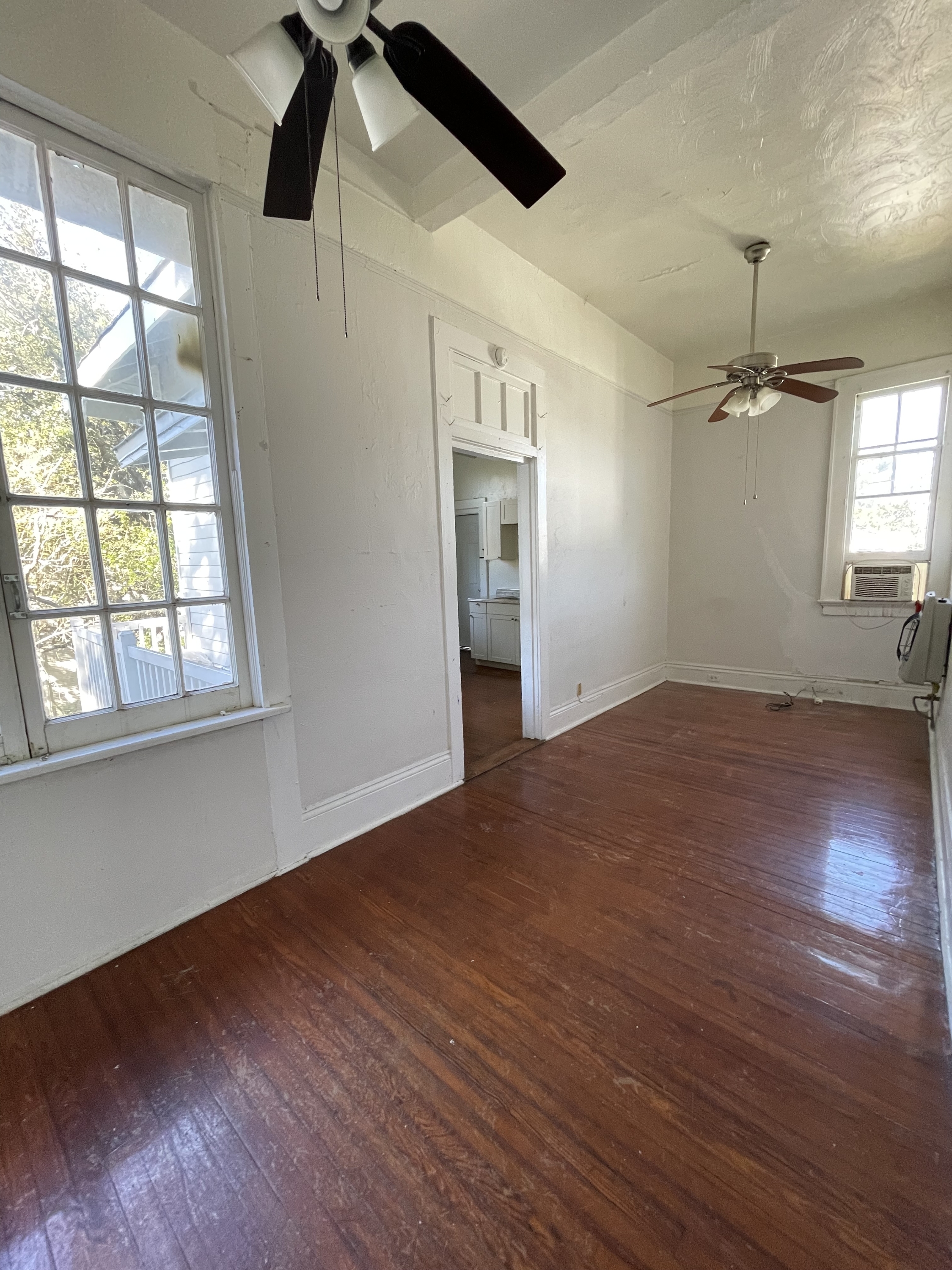 4229 Coliseum St. St Upper Right Unit